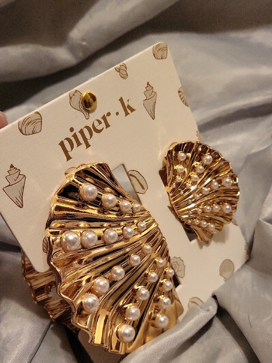 Piper K Accessories - Piper K Gold Seashell Pearl Hairclip Brand New  SCALLOP  SHELL LI